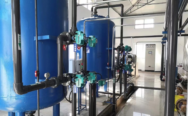 钢铁冶金高炉冷却循环水系统简介钢铁冶金高炉冷却循环水系统是高炉生产的核心保障系统，主要为高炉炉体、炉缸、炉底及热风炉等关键设备提供冷却服务，是防止高炉高温熔蚀、延长