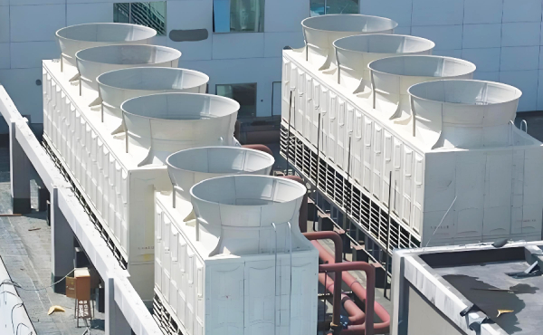 数据中心冷却循环水系统简介数据中心冷却循环水系统是保障数据中心安全稳定运行的核心配套系统，主要为服务器、交换机、机柜及制冷机组等核心设备提供冷却服务，是控制机房环境