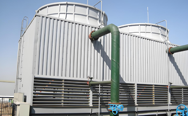 中央空调循环水系统简介中央空调循环水系统是商业综合体、写字楼、工厂车间等场所的核心配套系统，主要为中央空调主机、冷水机组、换热器等设备提供冷却与换热服务，是调控室内